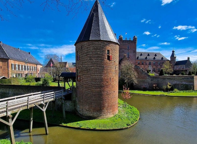Kasteel Huis Bergh, Netherlands